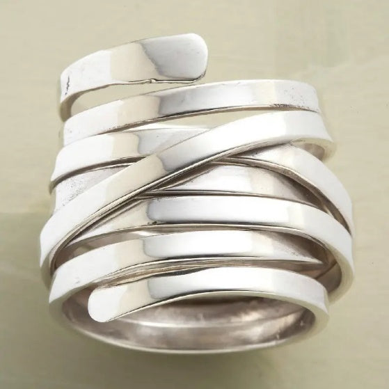 Fashionable wide ring perfect decoration, suitable for cool girls to pair with daily clothing.